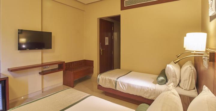 Hotel Green Olive Aurangabad  Bagian luar foto