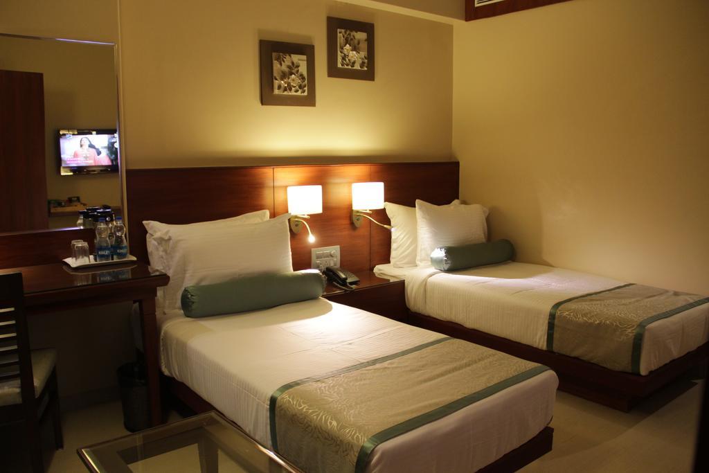 Hotel Green Olive Aurangabad  Bagian luar foto