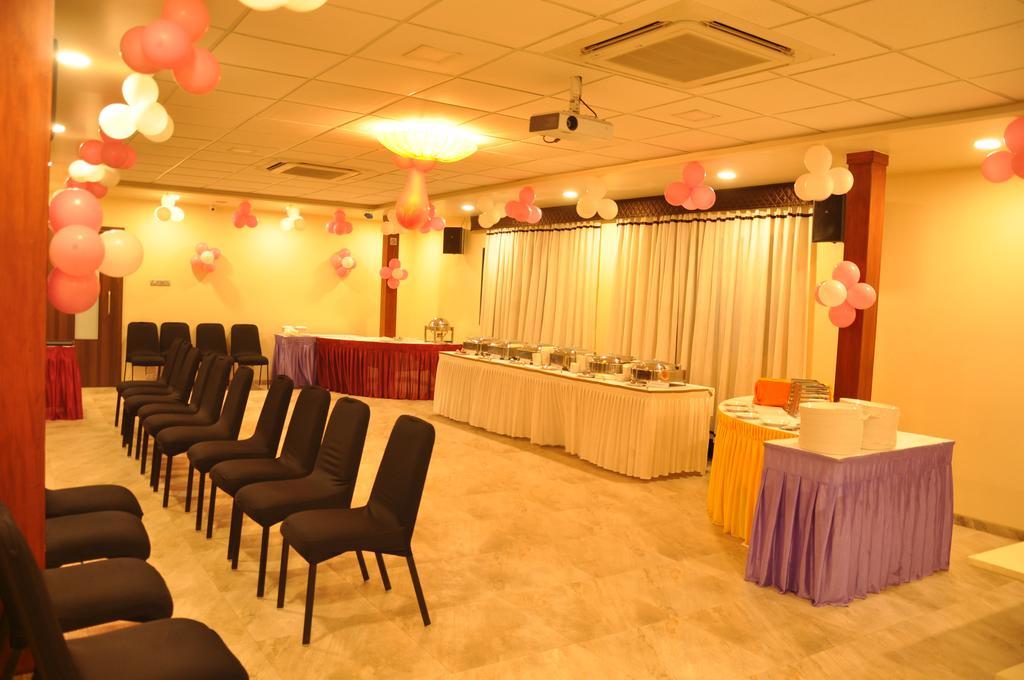 Hotel Green Olive Aurangabad  Bagian luar foto