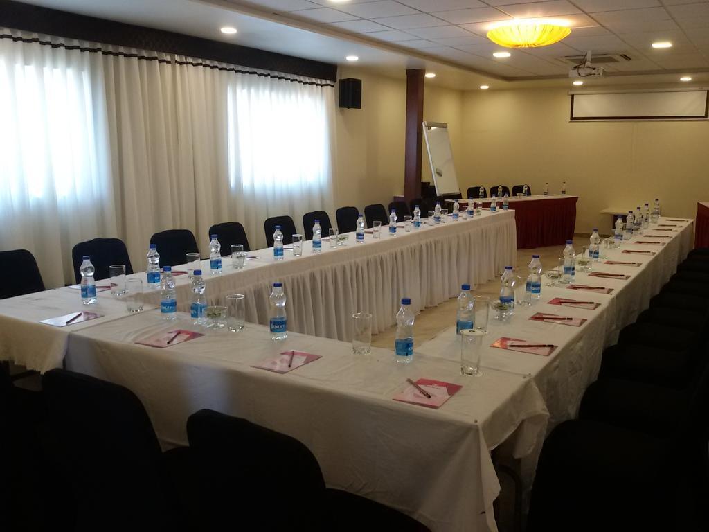 Hotel Green Olive Aurangabad  Bagian luar foto